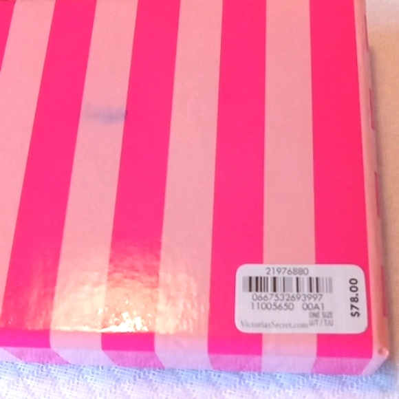 REDUCED!Victoria's Secret NWT Ladies Bracelet Crystal Angel Wing Toggle Closure - Picture 9 of 9